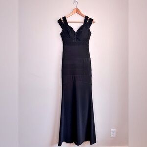 Le Chateau Bandage Gown with Chest Cut Out Sleeveless Maxi Dress Black Small